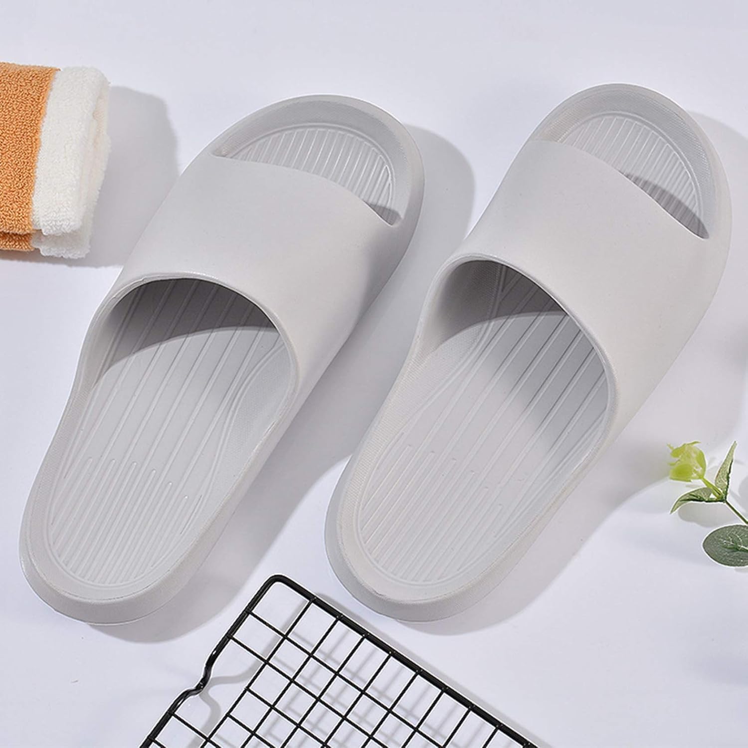 Amazon Co Jp 2点セット スリッパ ペアルック 夏用 ルームスリッパ レディース メンズ 無地 軽量 滑り止め 室内履き替え ルームシューズ カジュアル おおきいサイズ 通気 涼しい お風呂 家族 来客用 アウトドア ホーム キッチン