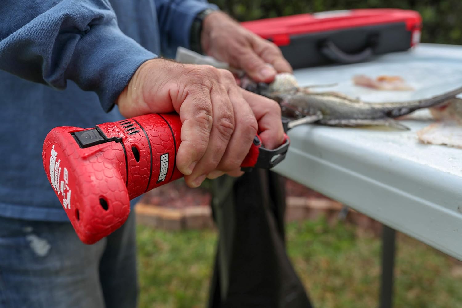 BUBBA Li-Ion Cordless Electric Fillet Knife with Non-Slip Grip Handle, 4 Ti-Nitride S.S. Coated Non-Stick Reciprocating Blades, Charger and Case for Fishing: Sports & Outdoors