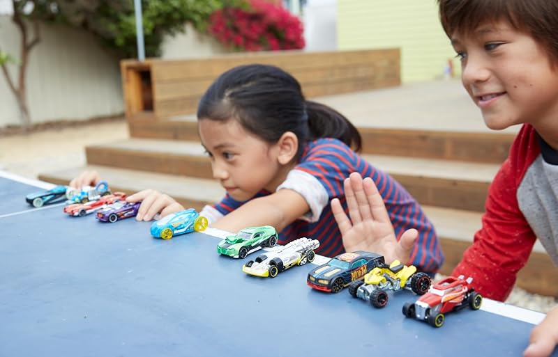 5er-Pack Spielzeugautos & Trucks (Stile variieren)