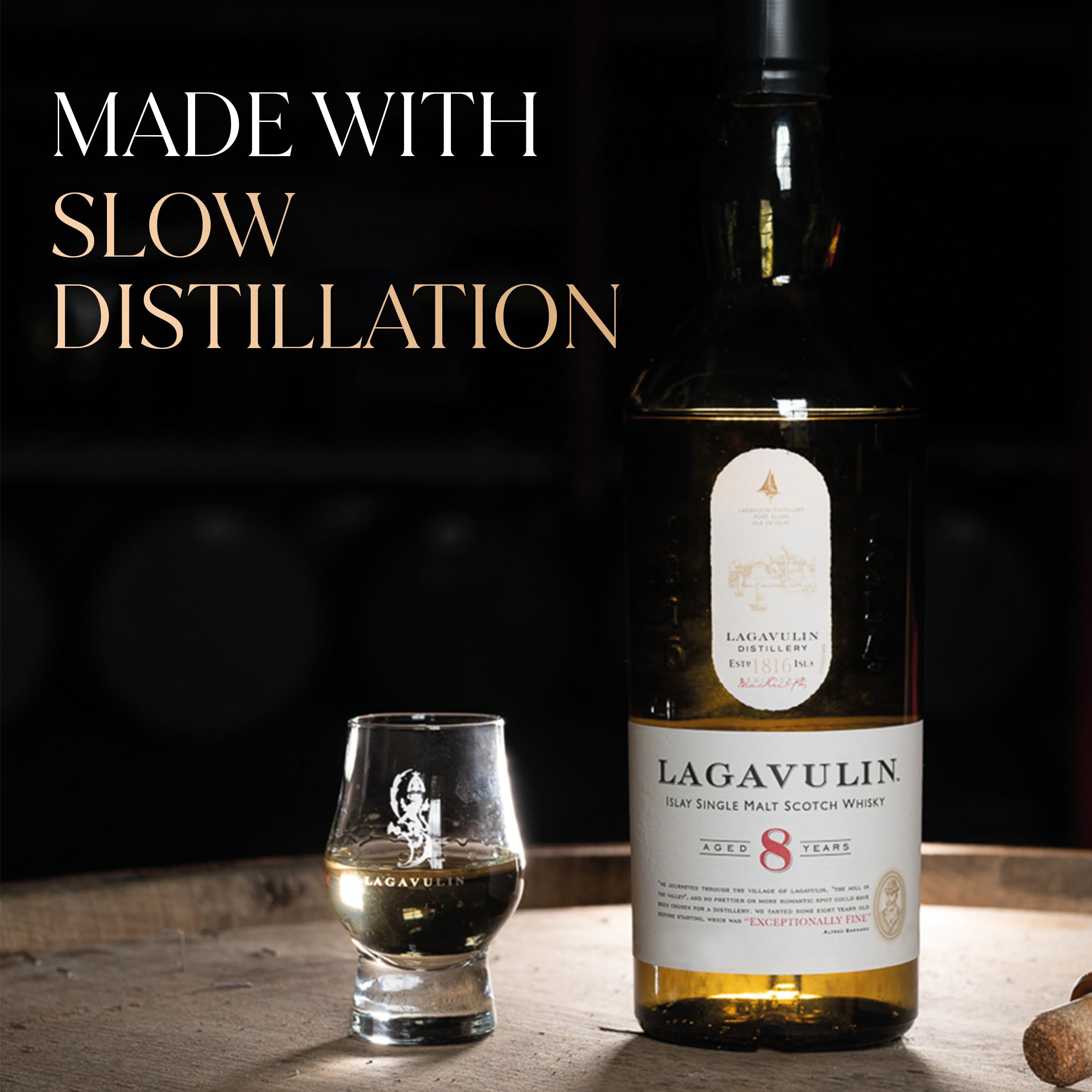 Lagavulin 8 Jahre Single Malt Scotch Whisky, mit Geschenkverpackung, Geschenkidee, Preisgekrönter Single Malt, handverlesen aus dem schottischen Islay, 48% Vol, 700ml Einzelflasche 5