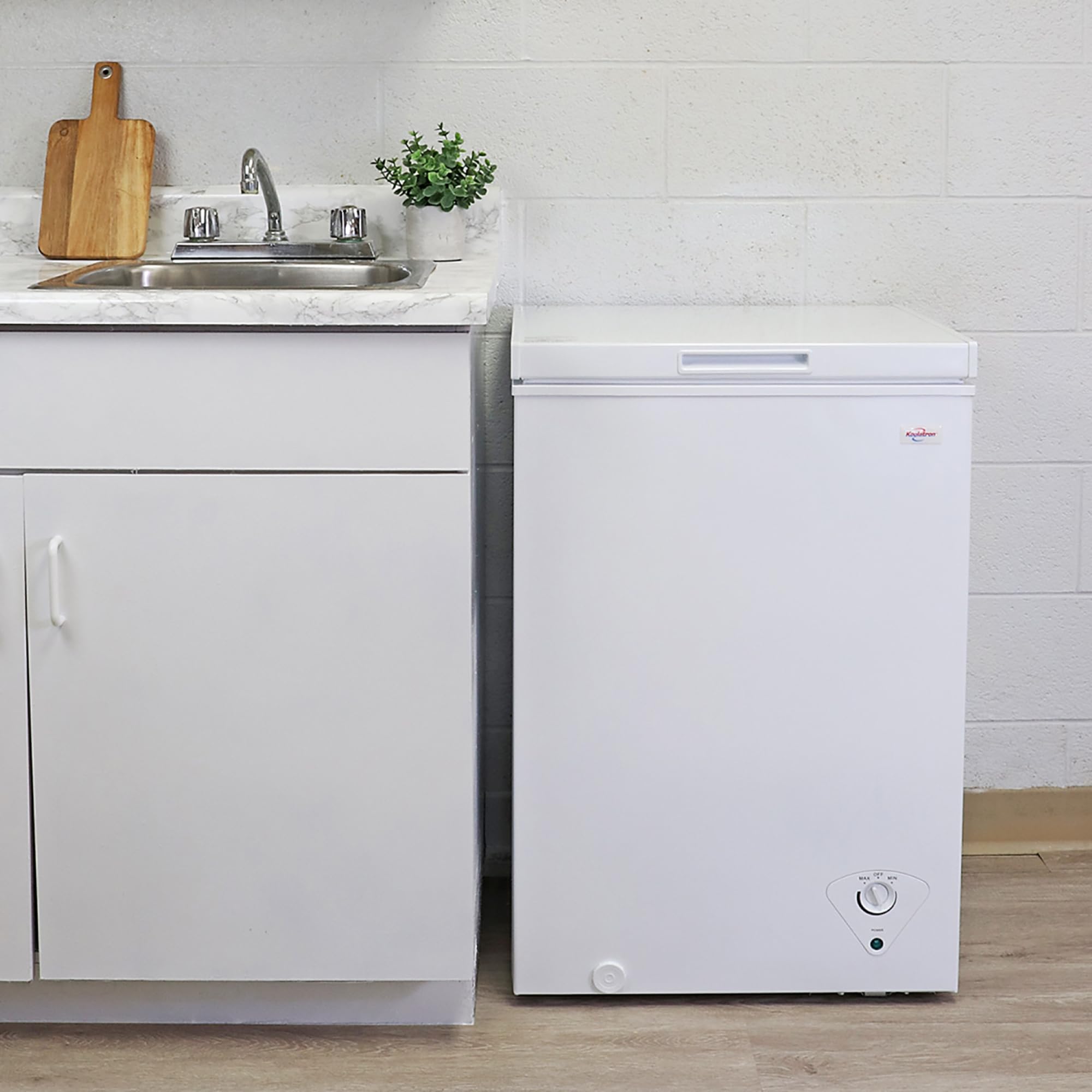 Koolatron Deep Freezer - 3.5 Cubic Feet, White Chest Freezer, 1 Wire Basket, Garage Ready, Meat Storage, Front Drain, Congelador For Home, Apartment, Basement, Dorm, Cottage, Manual Defrost, Stand Up