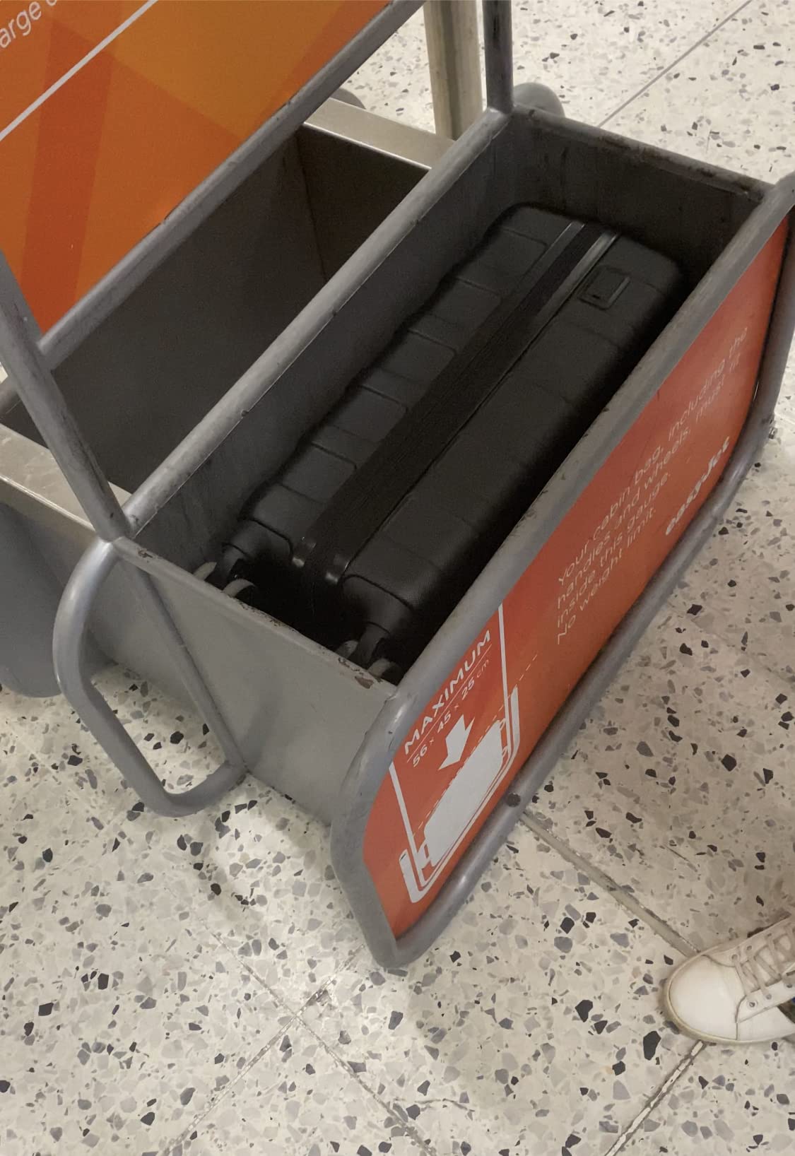 Cabin Max Anode 44L 55x40x20cm (22x16x8inch) Carry On Hand Luggage Suitcase - Lightweight, Hard Shell, 4 Wheels, 3 Digit Combination Lock (Graphite)