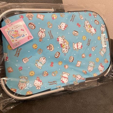 Amazon ドラえもん ハローキティ ティータイム柄ひんやりバスケット ブルー アイドル 芸能人グッズ 通販