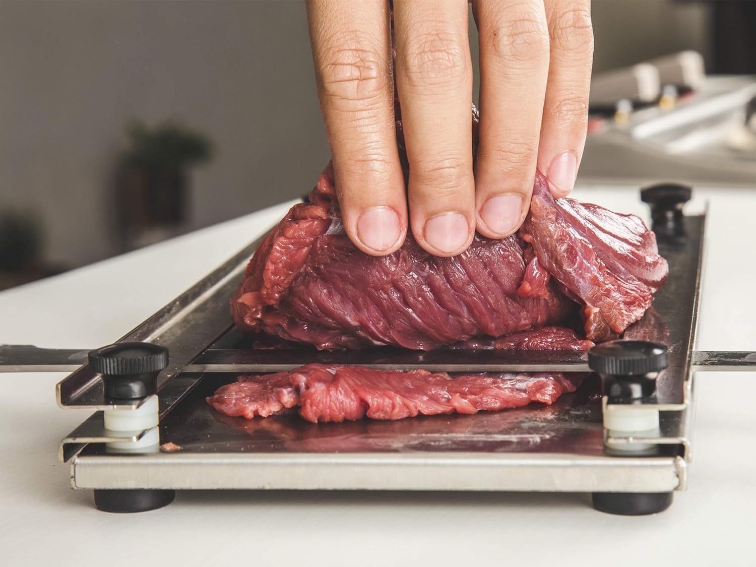 Amazon Com Professional Beef Jerky Slicer Making Cutting Board Kit With Jerky Legends Blend Of Smoky Spicy Cajun Seasonings With 10 Inch Carving And Slicing Knife Kitchen Dining
