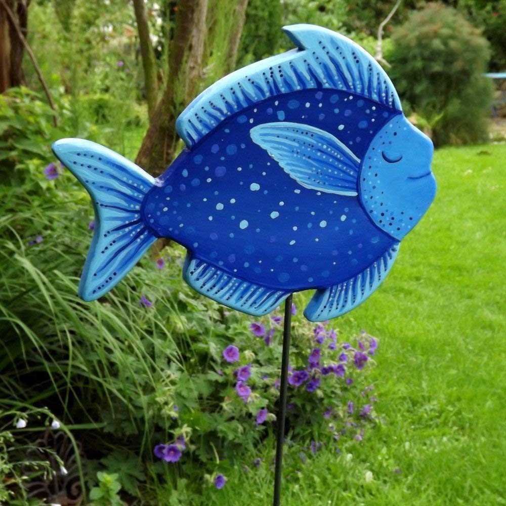 Fisch Gartenstecker Seliger Blau Mond Fisch Blau Handbemalt Aus Wetterfest Lackiertem Leimholz 18 Mm Mit 50 55 Cm Langer Eisenstange Grosse 32 L X 25 H Cm Gesamthohe Ca 70 75 Cm Amazon De Handmade