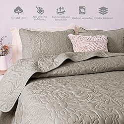 Whale Flotilla 3 Piece King Size Quilt Set, Soft