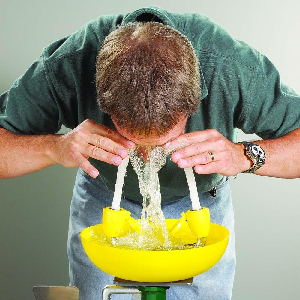 Speakman, Yellow SE-580 Traditional Series Wall-Mounted Emergency Eyewash - Science Lab Eye Wash Units - 