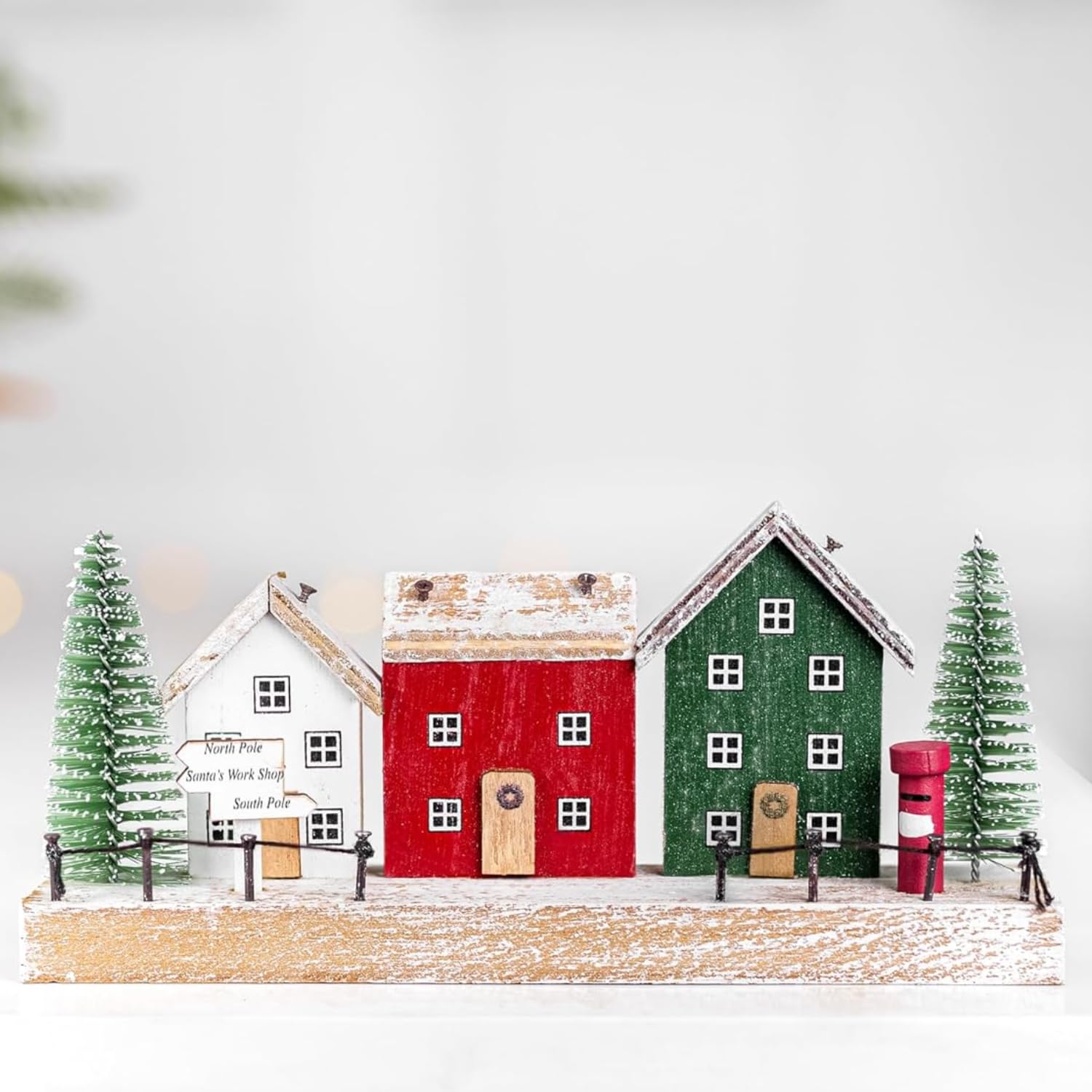 Marco Paul Wooden Christmas Village Scene Ornament – 20 cm Festive House Scene Decoration – Wooden Xmas Table Centrepiece, Mantel & Window Display for Christmas Home Décor