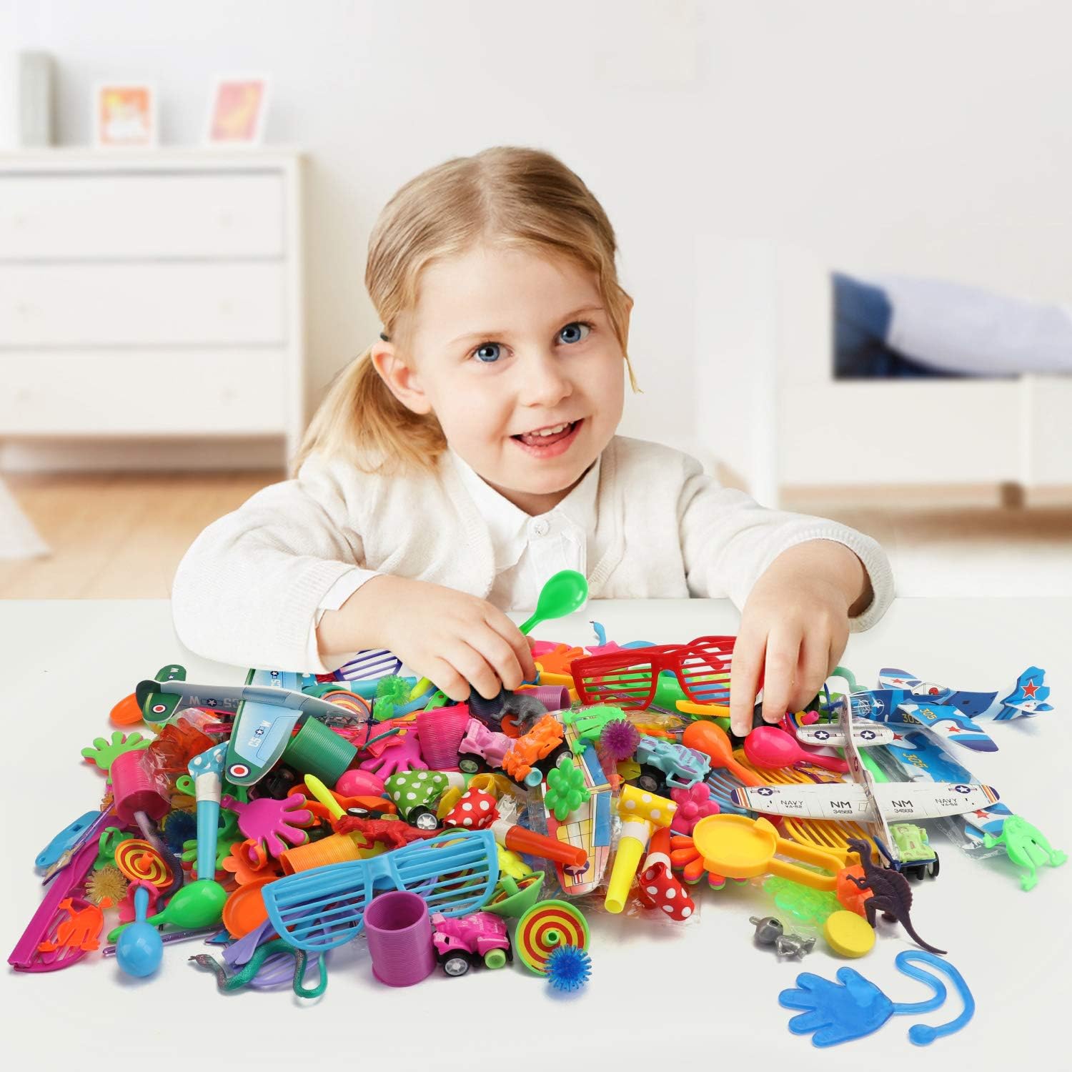 200pcs Birthday Party Favors for Kids Goodie Bags, Pinata Filler Toy Assortment Carnival Prizes for Kids Classroom Rewards Treasure Box Toys: Toys & Games