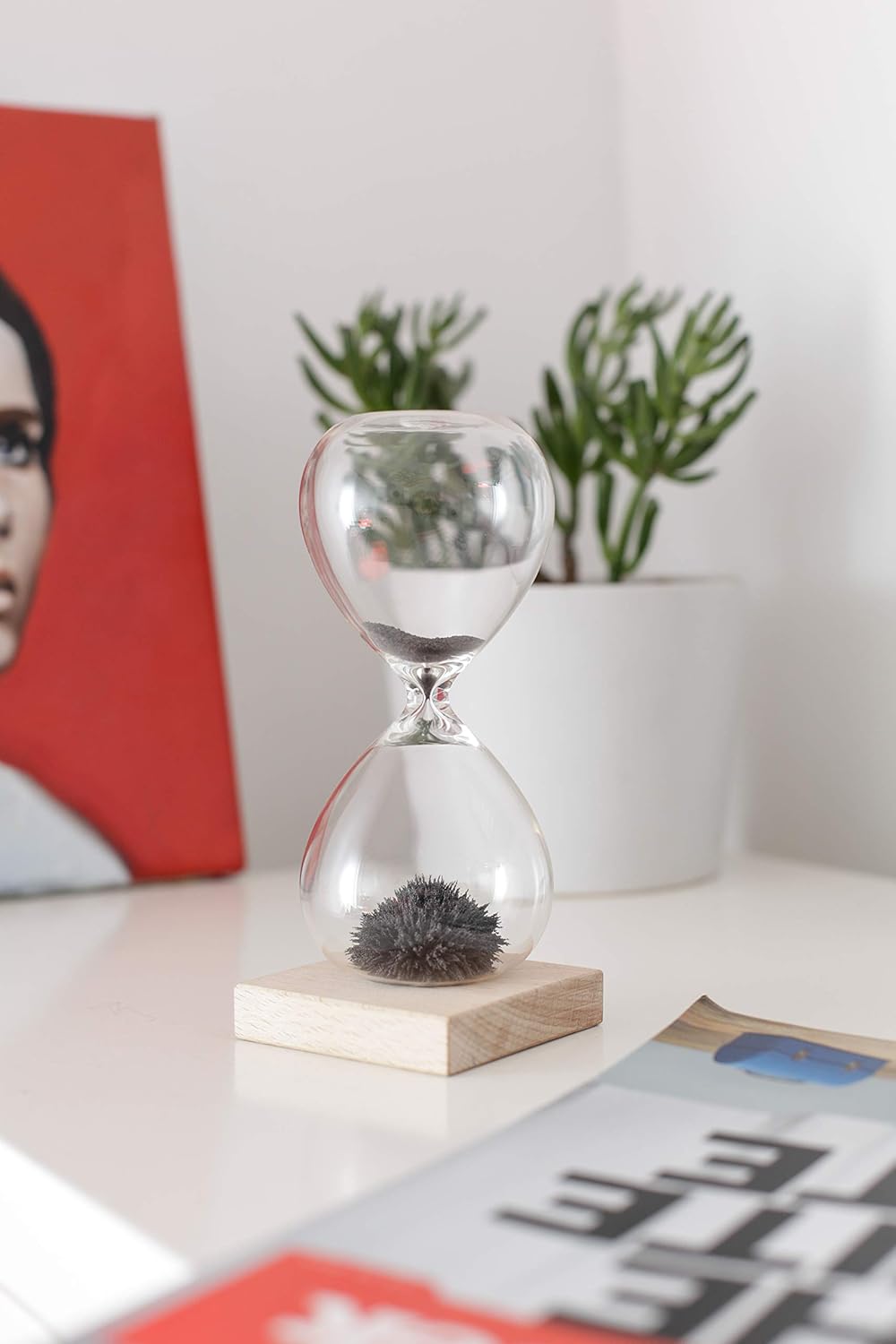 Kikkerland Magnetic 1 Minute Hourglass, Brown, 16.5 x 7.1 x 7.1 cm - Image 5
