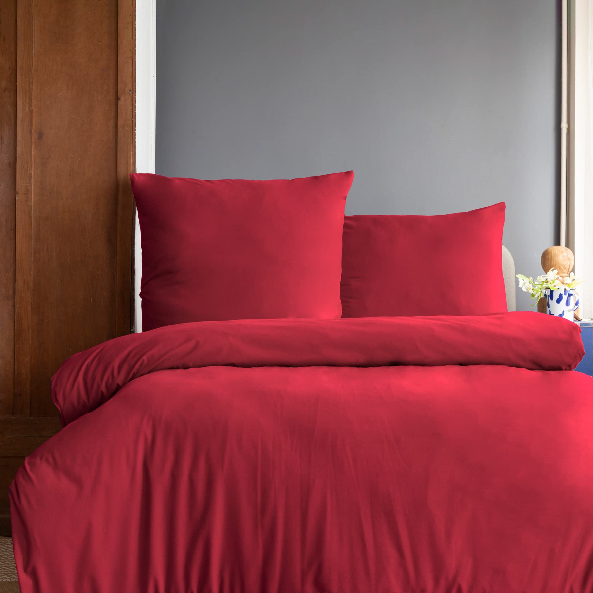 Komfortec Premium Super Soft Bed Linen 2-Piece 155 x 220 cm Duvet Cover + 80 x 80 cm Pillowcases Brushed 100% Microfibre Red