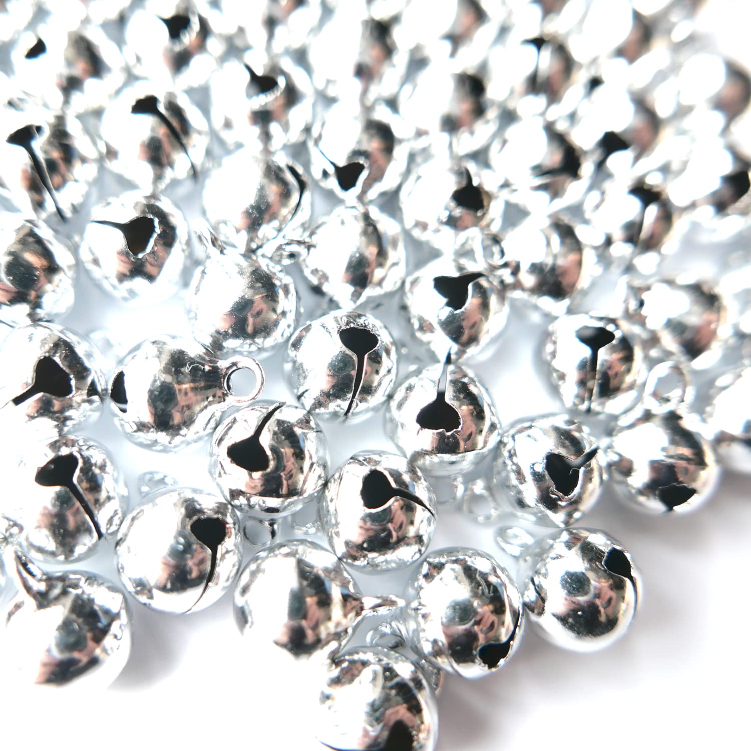 Pack of 100 Silver Bells Copper Bells with Eyelet, Christmas Wedding Decoration Pendant Bells for DIY Crafts Jewellery Making Pet Wind Glockenspiel Christmas Decoration 16 mm