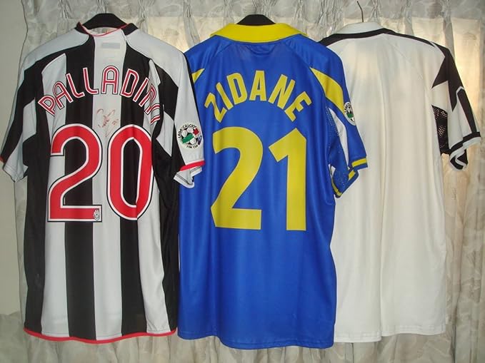 Amazon ユベントス ユニフォーム 3枚セット おまけ 支給品 サイン入り デルピエロ ジダン パッラディーノ アイドル 芸能人グッズ 通販
