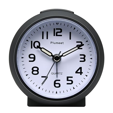 Kleine Uhr, Plumeet nicht tickender Analog Quarzwecker mit Schlummermodus und Nachtlicht, niedlicher Farbe für Kinder, anstei