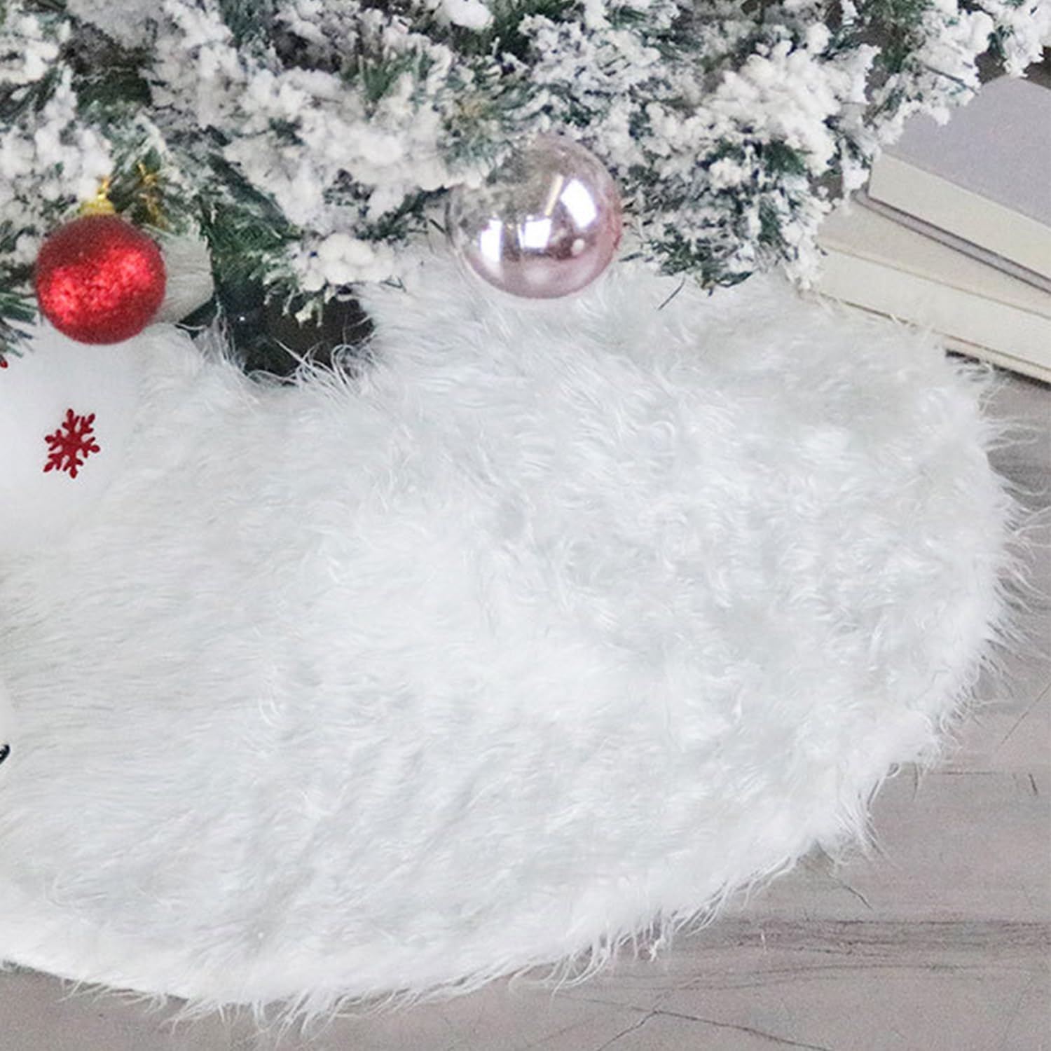 Christmas Tree Skirt, White Xmas Tree Skirts 35.5in / 90cm, Faux Fur Soft Christmas Tree Base Covers Skirts for Home Party New Year Decoration