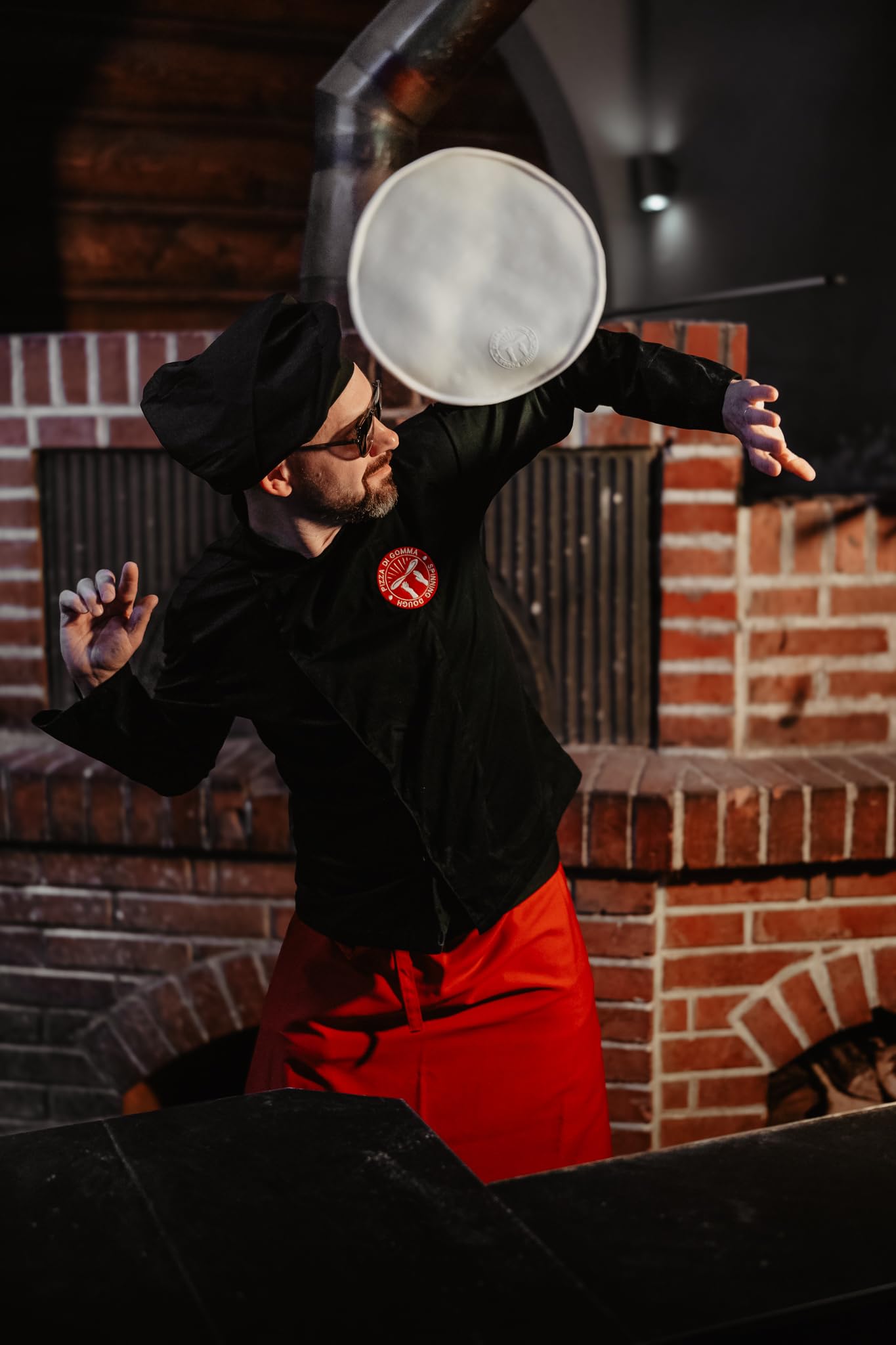 Training pizza disc for pizza acrobatics. Pizza di gomma - Spinning dough - Throw dough with silicone disc - size 13 inch. Rubber pizza. Course of pizza acrobatics on-line.