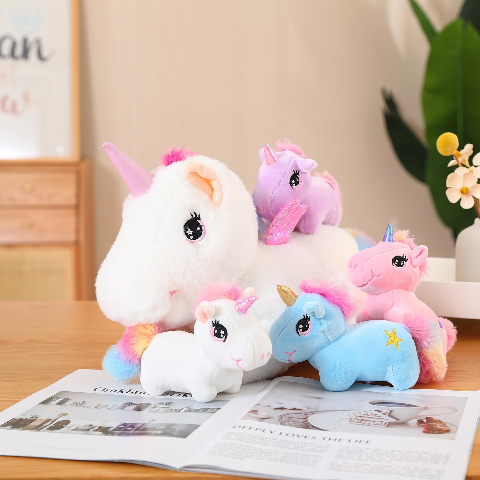 SQEQE Niedliche Einhorn Stofftiere mit 4 Baby Einhorn Plüschtiere in ihrem Bauch, Regenbogen Fliegendes Plüschkissen Spielzeug mit Flügeln, Valentinstag Geburtstagsgeschenke für Jungen Mädchen 9