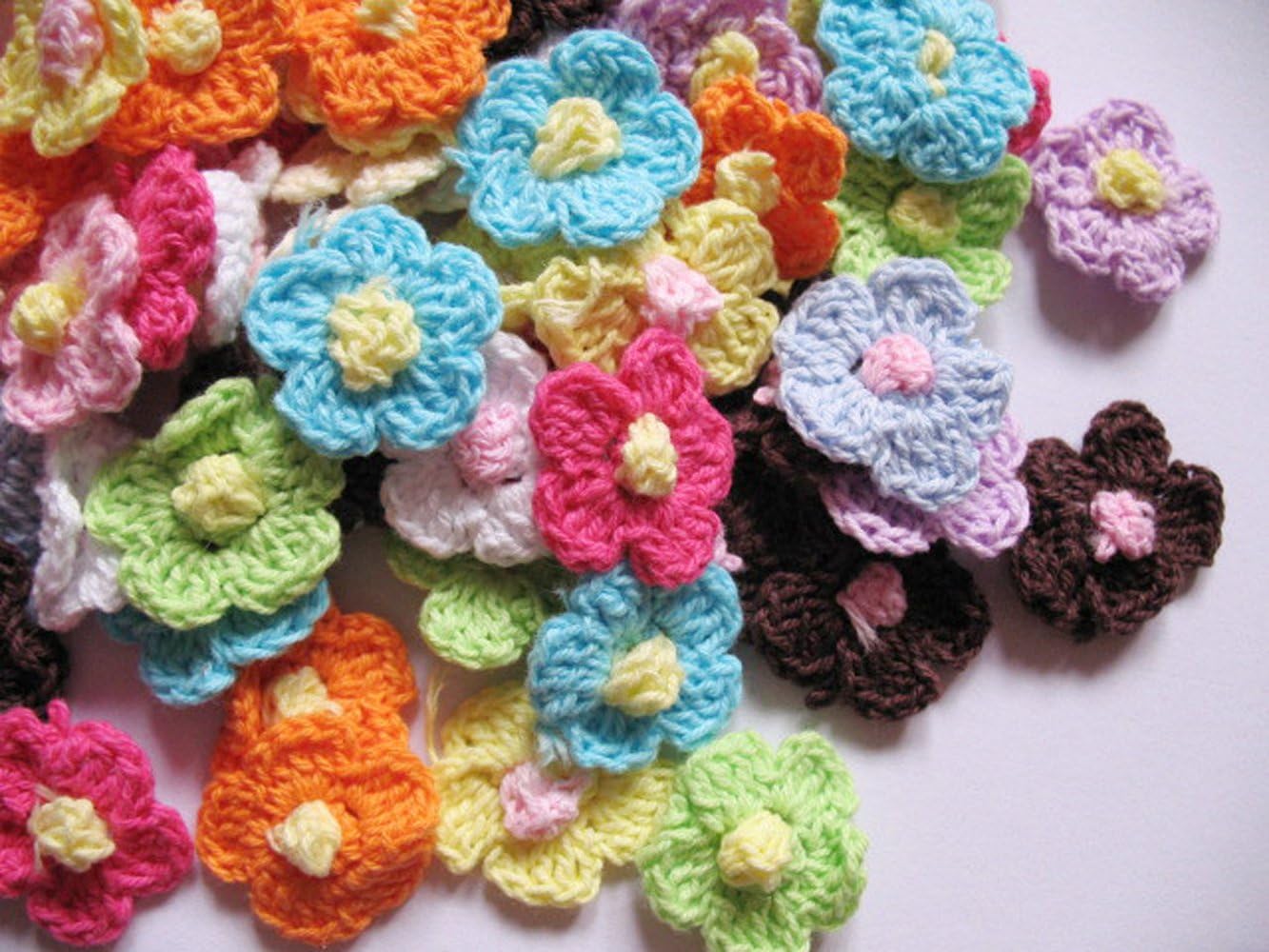 YYCRAFT Pack of 100 Crochet 1" Spring Flower, 1 Spring Flower