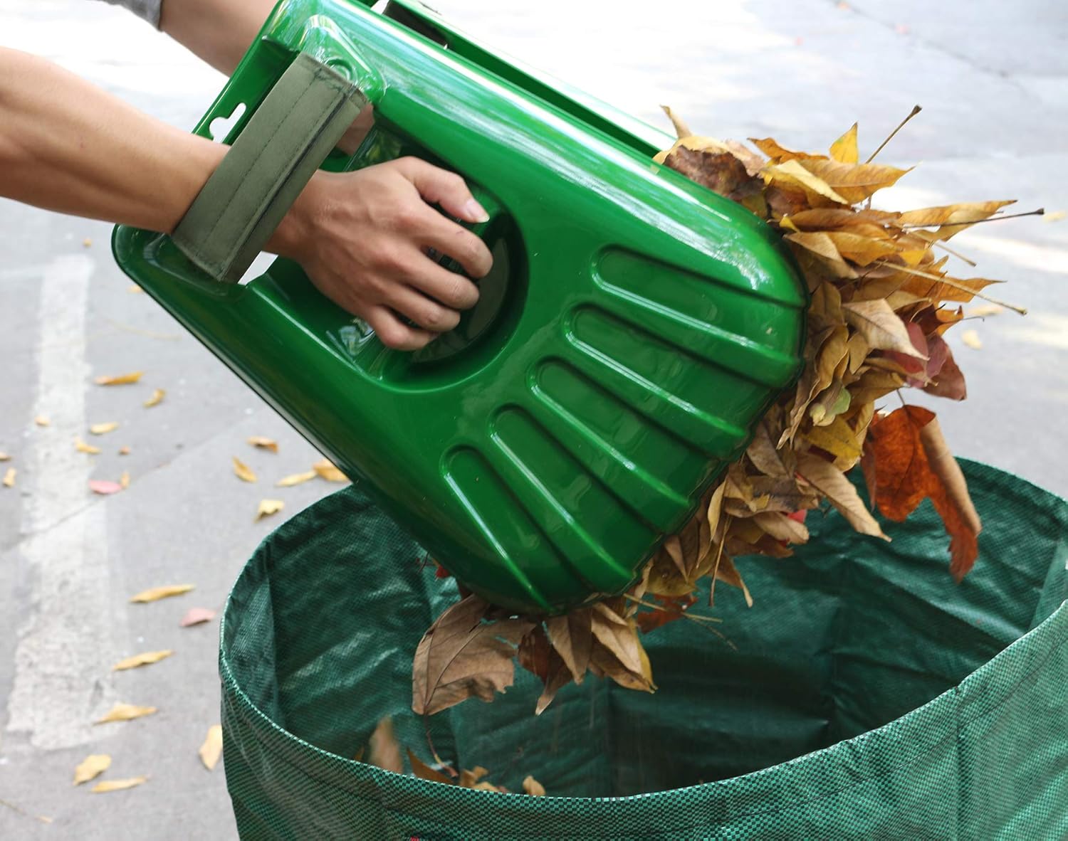 Gardzen Large Leaf Scoop Hand Rakes, Debris and Yard Waste Removal, Comes with 72 Gallon Garden Bag, Work Gloves, Protective Pads: Home Improvement