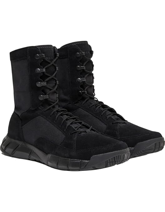 Amazon.com | Oakley Coyote Laceless Boot | Chukka
