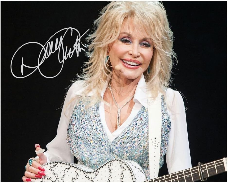Photographs - Photo Dolly Parton Signed Autographed 8 x 10