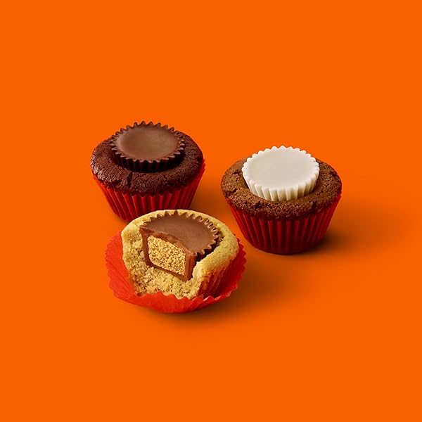 REESE’S MINIATURES ASSORTED FLAVORED PEANUT BUTTER CUPS, CANDY PARTY PACK, 32.1 OZ