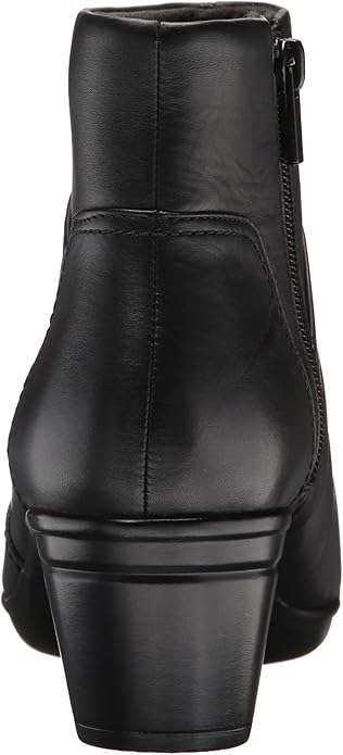 clarks women's emslie moxie ankle bootie