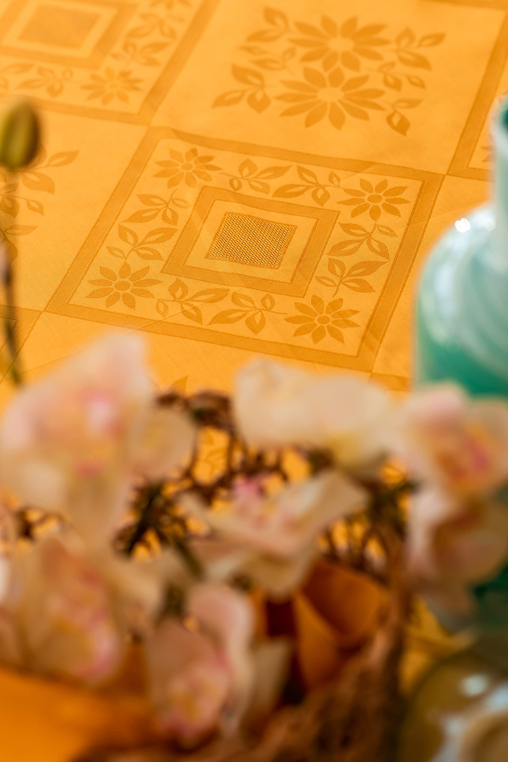 ESSE HOME – Tablecloth: Rectangular - Square – Round – Oval. Flanders Jacquard Pure Cotton – VIENNA (T 160x210, GOLD)