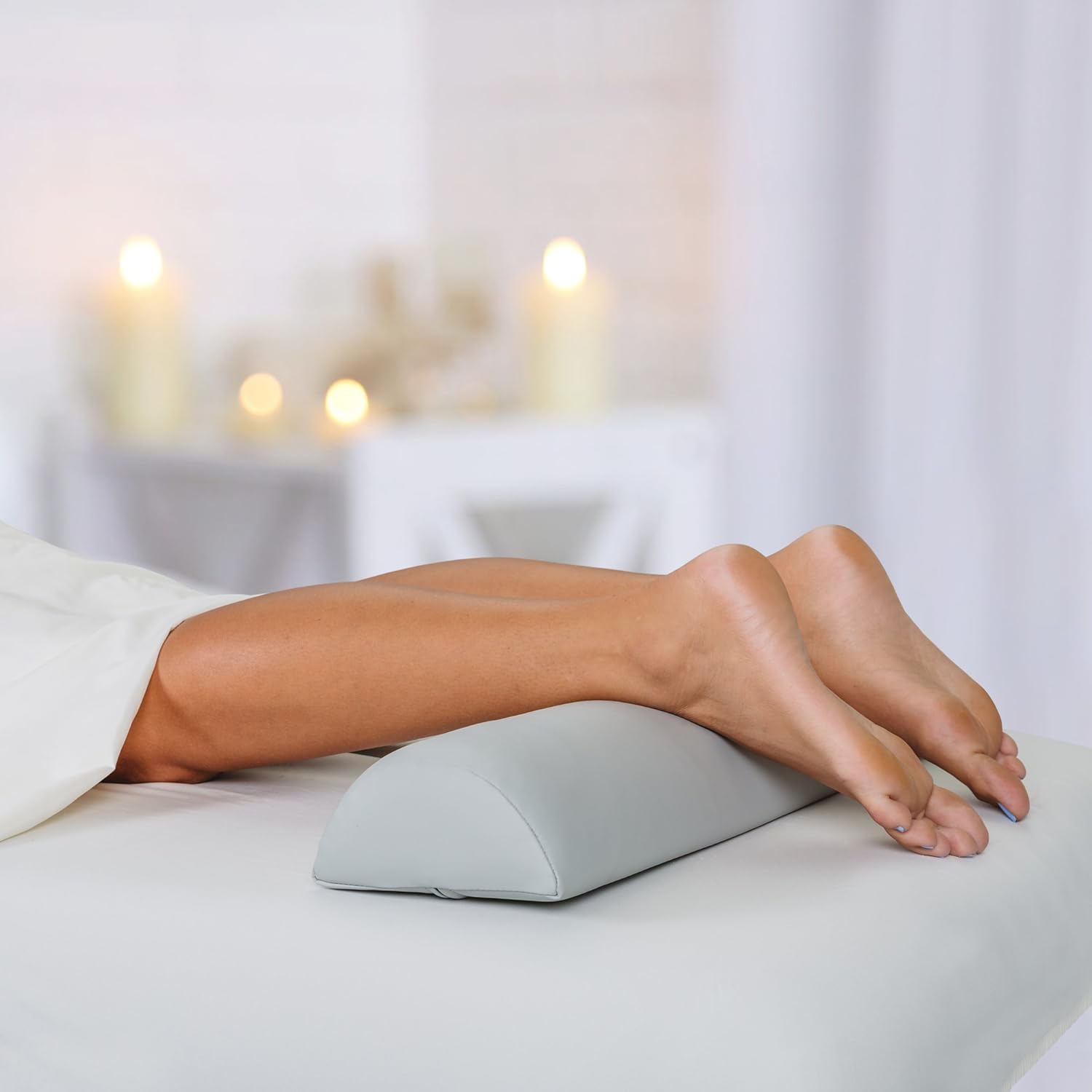 EARTHLITE Bolster Pillow Half Round – Durable Massage Bolster, 100% PU Upholstery incl. Strap Handle/Professional Quality for Massage Tables/Back Pain Relief: Health & Personal Care