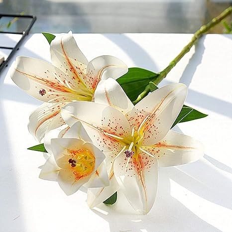 Amazon フェイクフラワー 百合 ゆり 造花 アートフラワー ベランダ リアル 仏壇用 墓用 ダイニング 卓上 おしゃれ 新年 ブライダル ブライダル 移転祝い 装飾用 喫茶店 花園 5本セット シャンパン 造花 オンライン通販