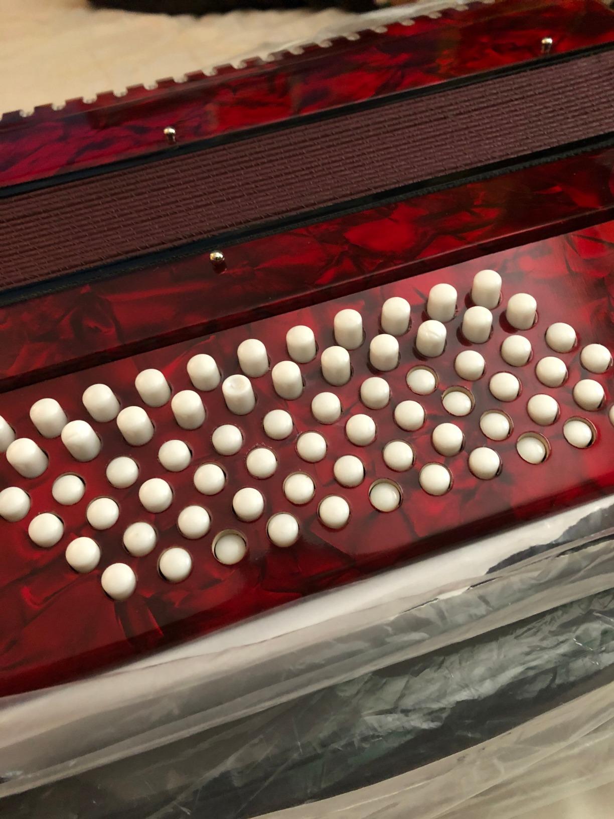 58/mo Finance Hohner Accordion 1305RED 97 Key 72 Bass Style