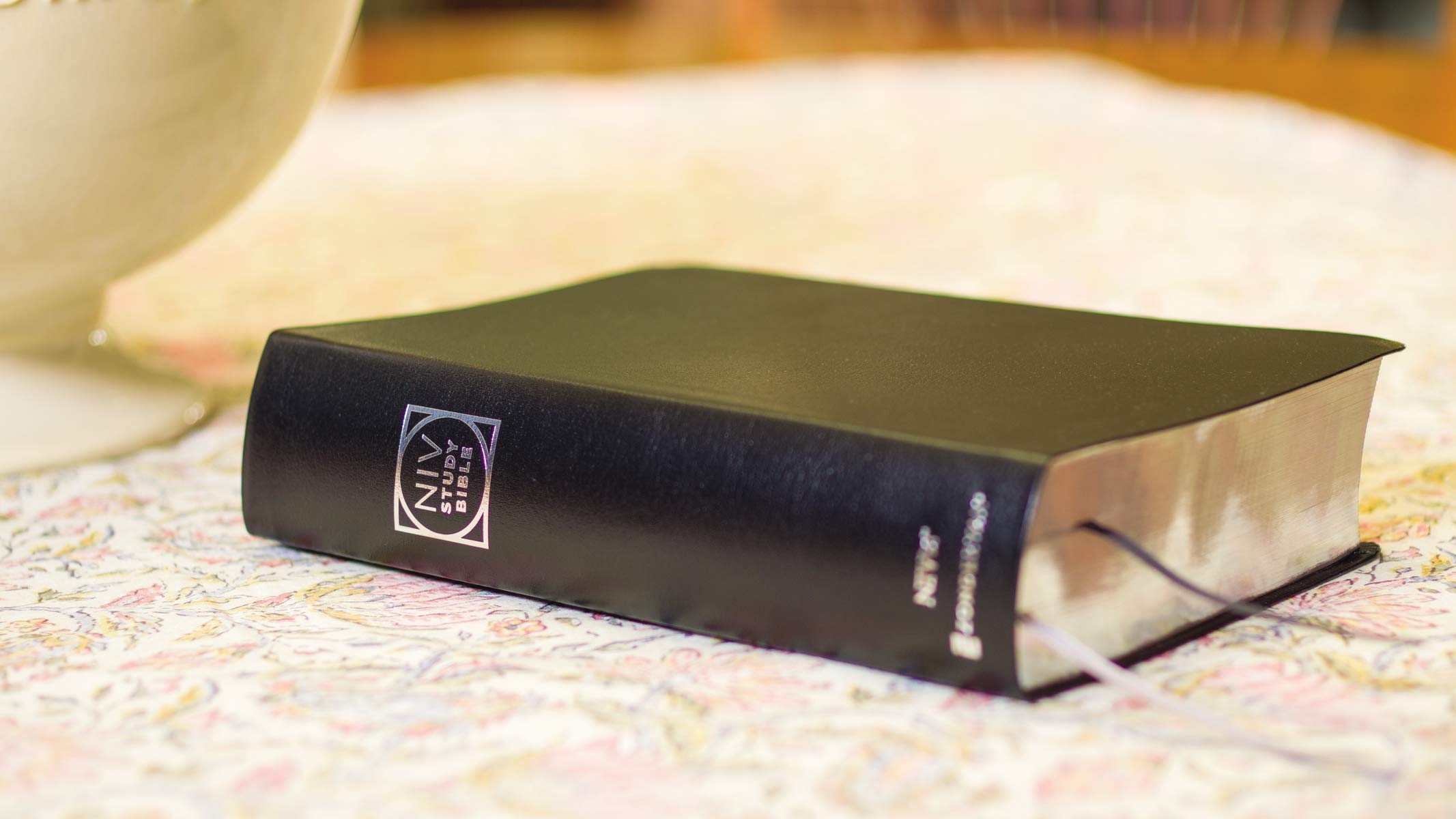 NIV Study Bible, Fully Revised Edition (Study Deeply. Believe Wholeheartedly.), Bonded Leather, Black, Red Letter, Comfort Print