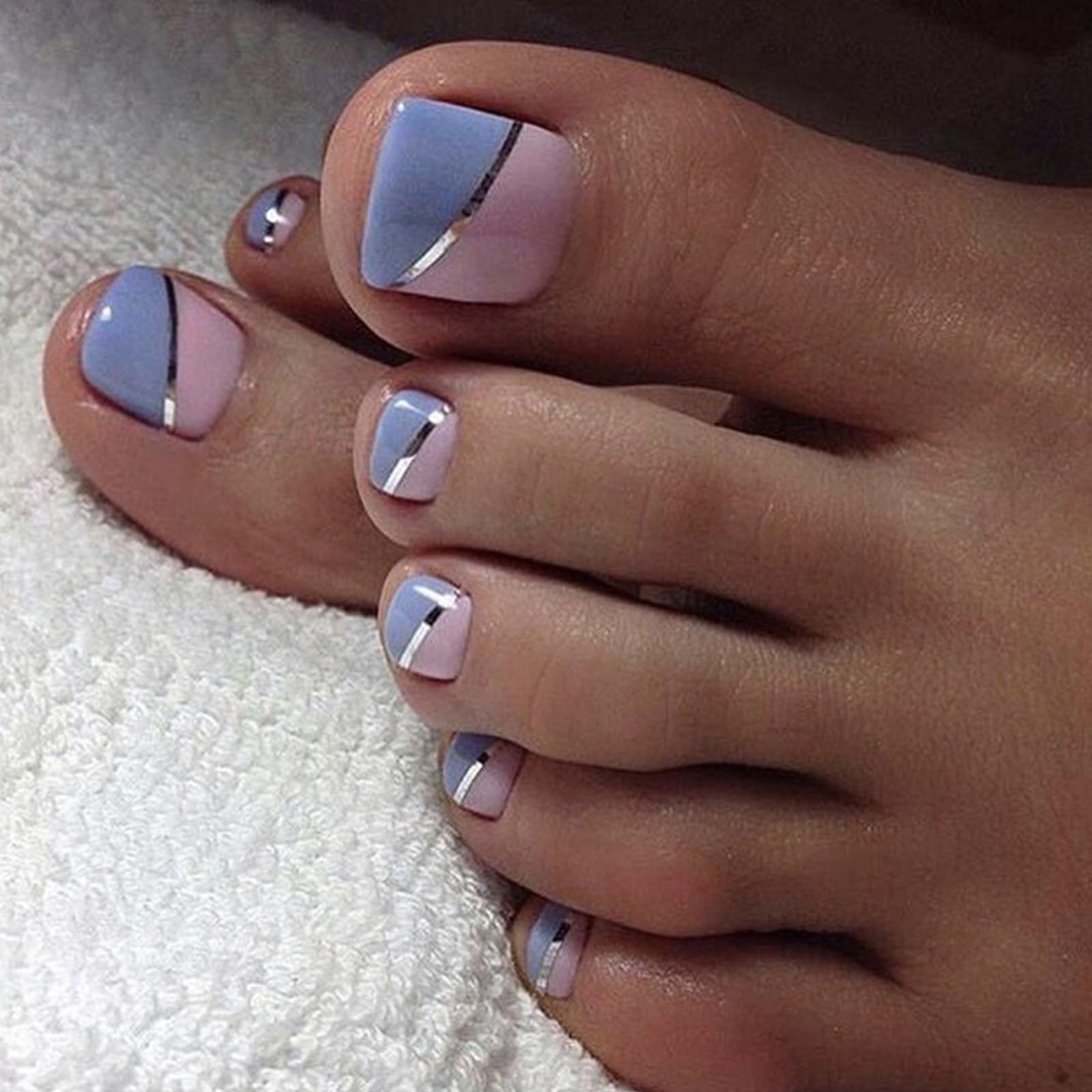 24Pcs French Square False Toenails Glossy Press on Toenails Blue & Pink Stick on Toenails Short Acrylic Full Cover Artificial Summer Fake Toenails for Women and Girls Daily Decorations