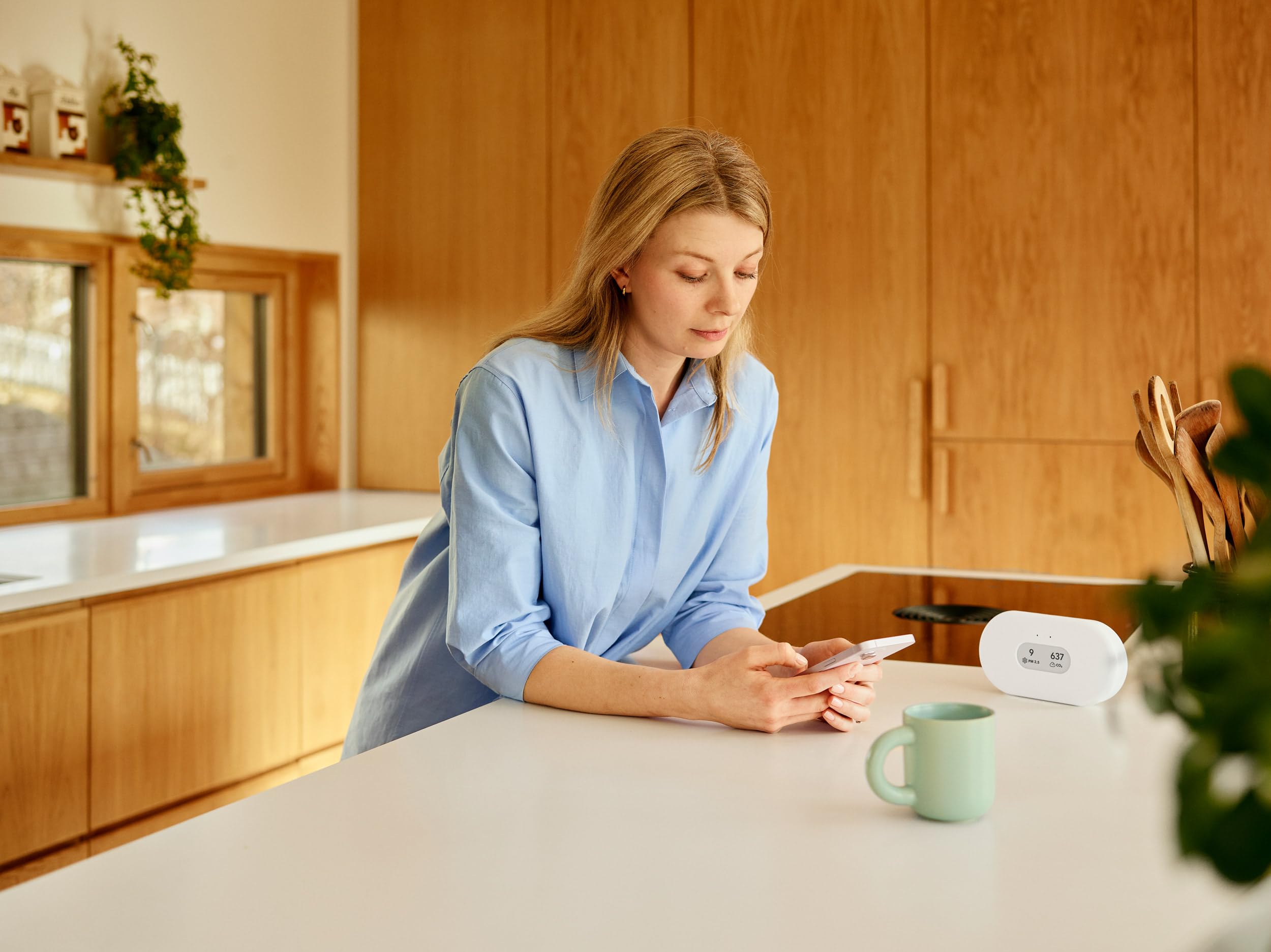 Airthings 2960 View Plus - Battery Powered Radon & Air Quality Monitor (PM, CO2, VOC, Humidity, Temp, Pressure) - View 2