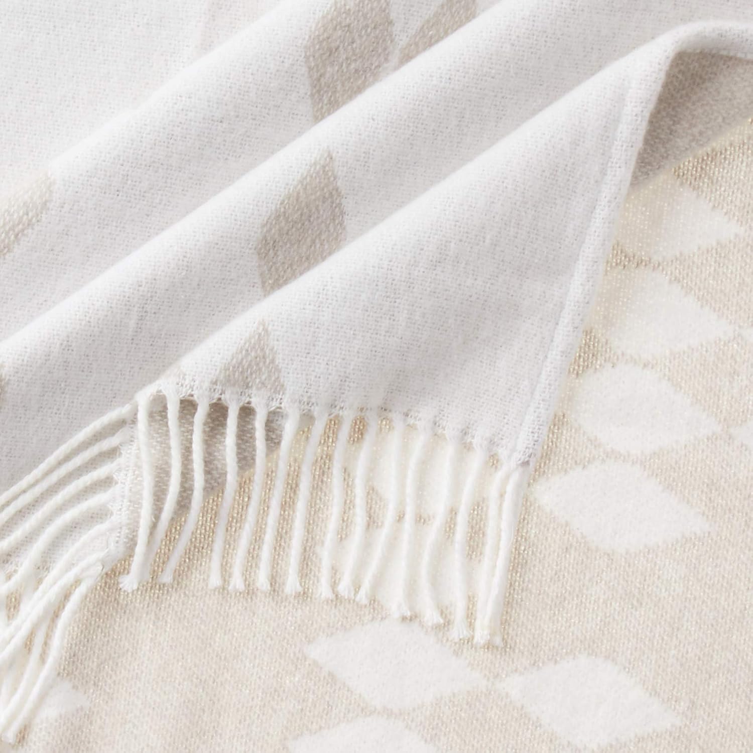  Brand – Rivet Geometric Diamond Jacquard Reversible Throw Blanket, 50"x60", Taupe / White: Home & Kitchen