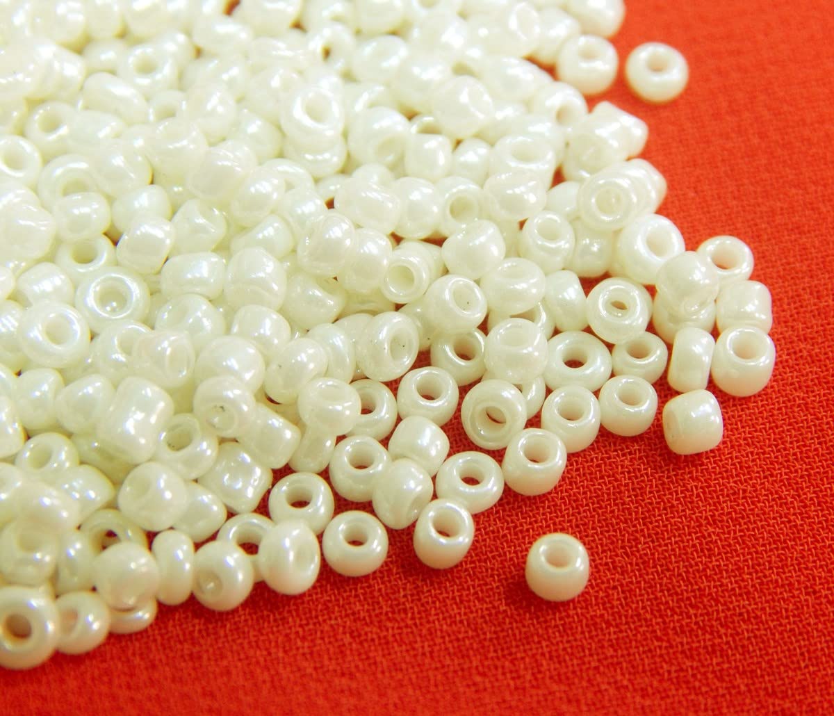 Pack of 1100 Glass Seed Beads 4 mm, 6/0, Pony Beads, Clear Mini Round Beads, Seed Beads, (Krem Opaque)