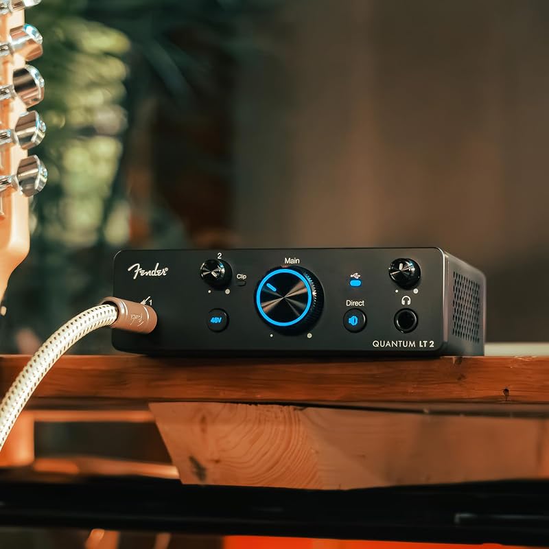 Quantum Creator Bundle | Kit de grabación casera con interfaz USB-C Quantum LT 2, micrófono condensador M7, auriculares HD7, cable XLR, soporte para micrófono y Fender Studio Pro.