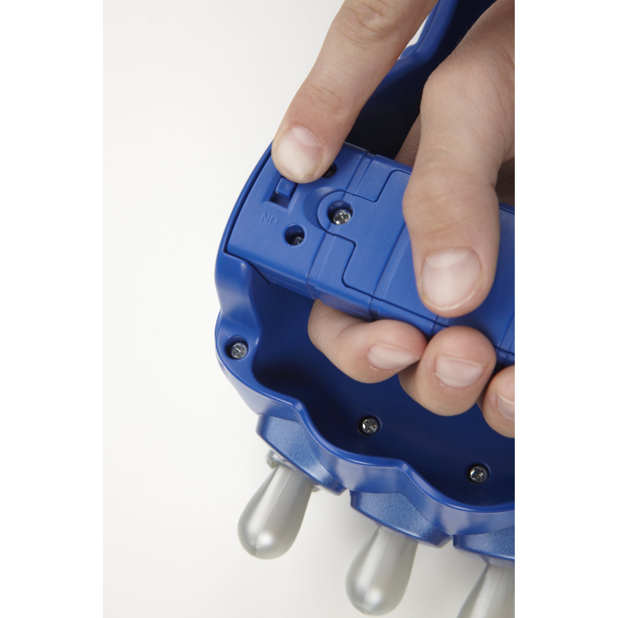 wolverine electronic claw toy