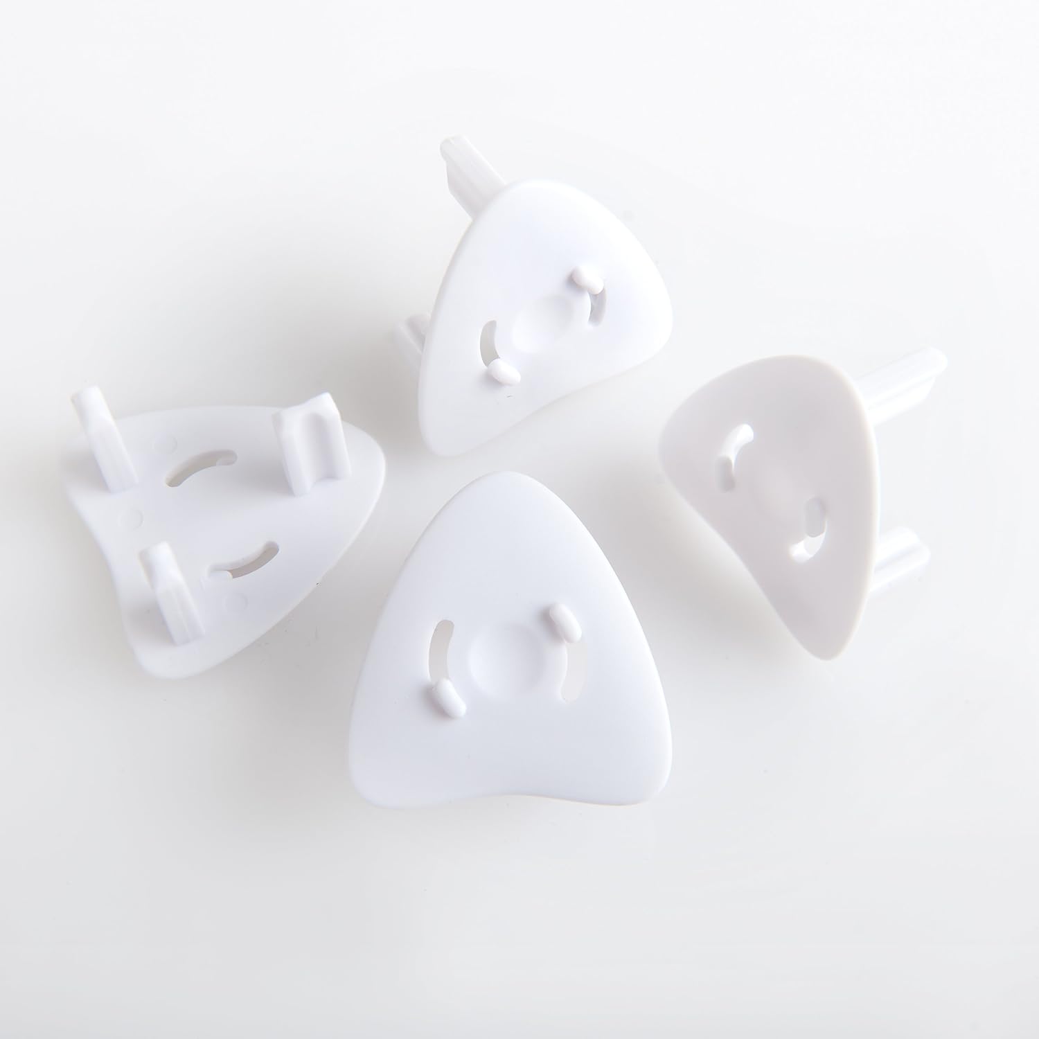 hauck Plug Me - 20 Pack Plug Socket Covers for UK Child Baby Plug Protectors Guards, White