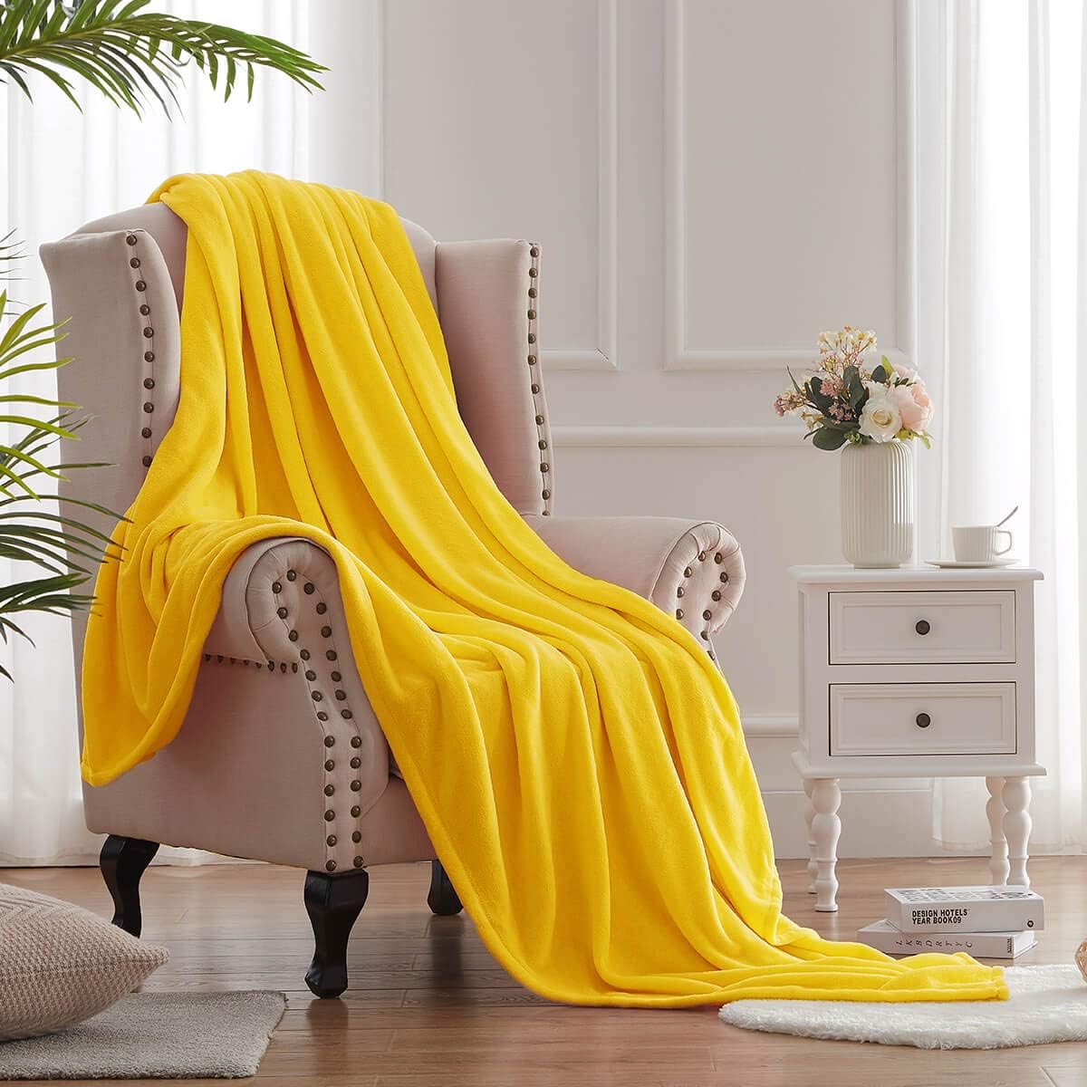 Hboemde Throw Blanket Yellow Warm Fleece Blanket Lightweight Bed Blankets for Couch Sofa All Seasons (50"x60")