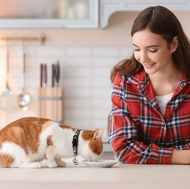 2 colares de gatos com luas de sino, estrelas, colar seguro ajustável para gatinhos com pendente que brilha no escuro (preto e roxo) — foto 2 de 7