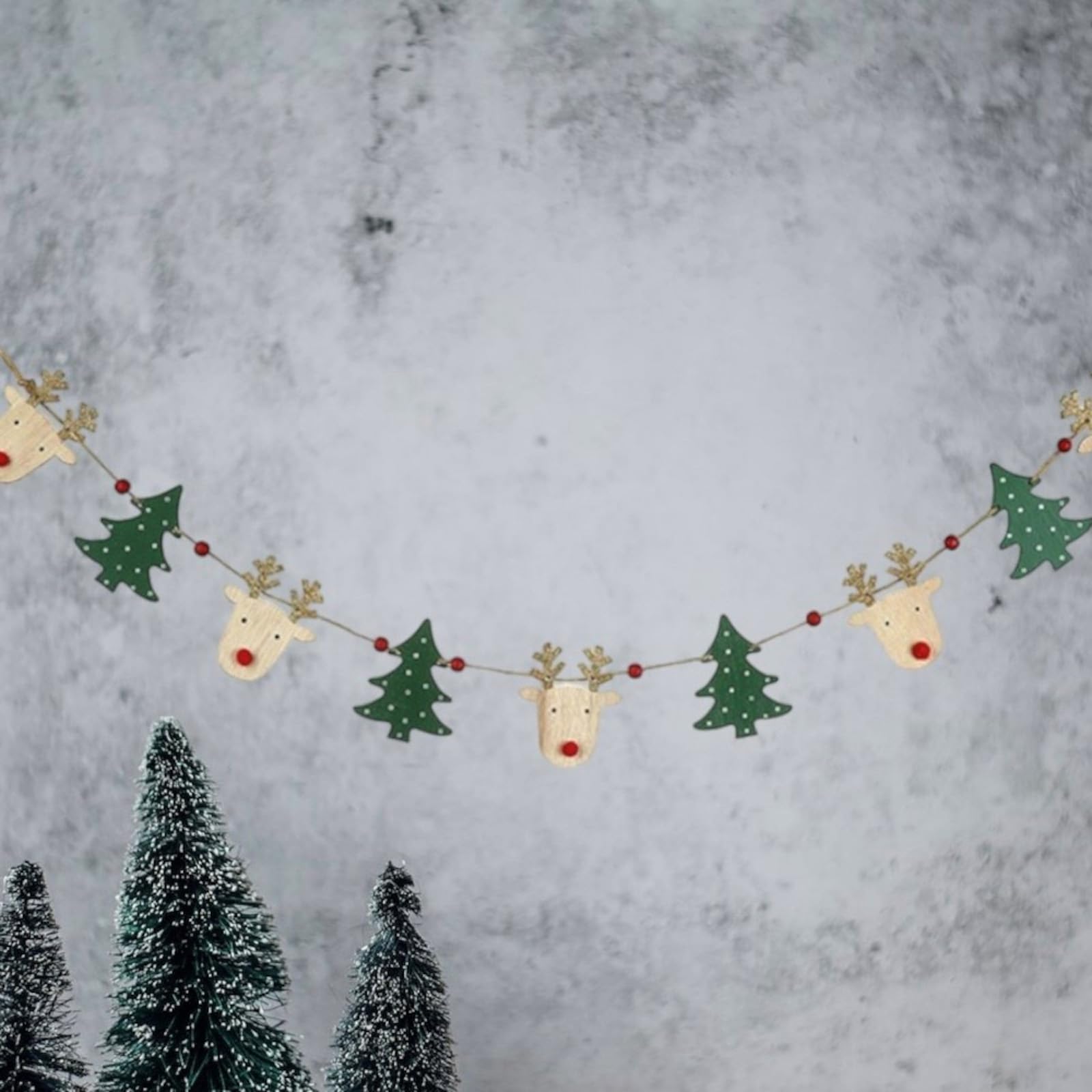 Heaven Sends Wooden Reindeer and Christmas Tree Garland 1.2m| Festive Hanging Decorations | Mantlepiece Decorations, Wooden Garlands