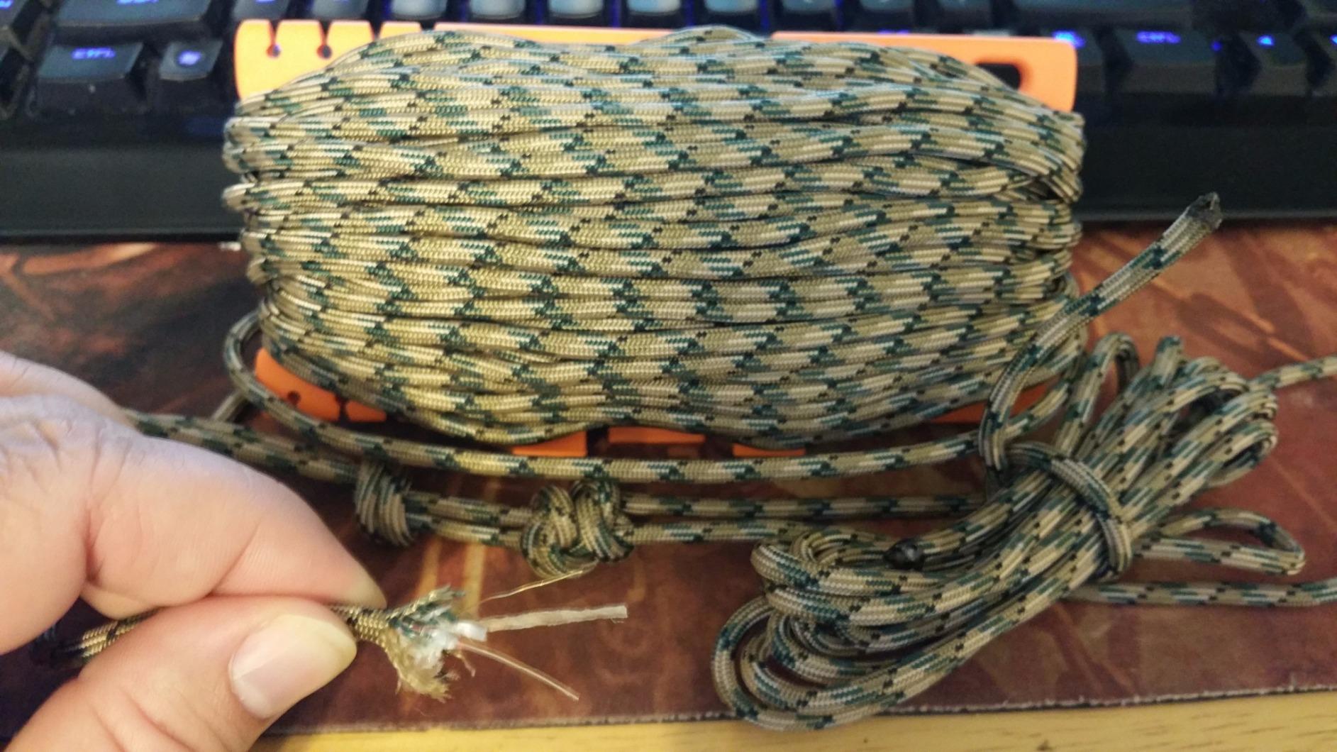 Paracorde SurvivorCord 550 Type Militaire - 3 Brins De Survie Intégrés (ligne Pêche, Fil Métallique, Allume-feu) - Résistance 281 Kg