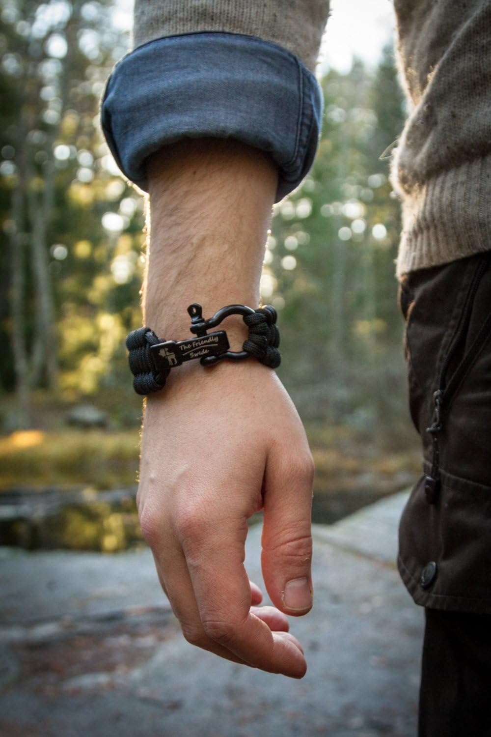 The Friendly Swede Trilobite Extra Beefy 550 lb Paracord Survival Bracelet with Stainless Steel Black Bow Shackle, Available in 3 Adjustable Sizes : Sports & Outdoors