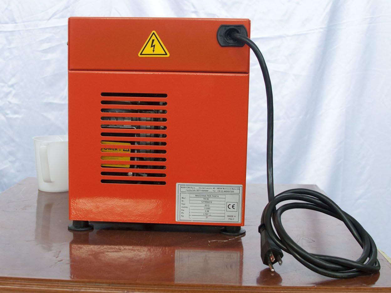 Amazon Com Tr50 Pasta Extruder With 4 Pasta Dies Pasta Makers Kitchen Dining