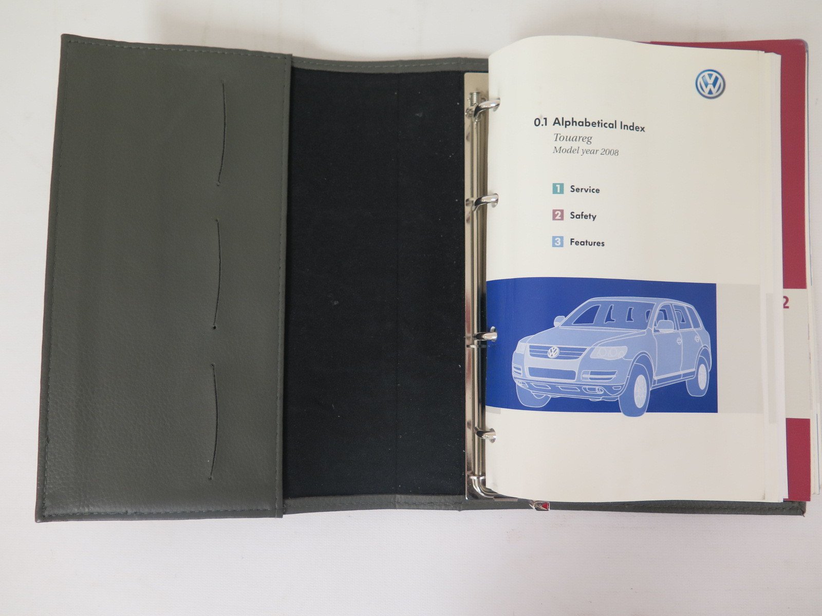 2008 Volkswagen Touareg Owner's Manual Binder Paperback – 2008