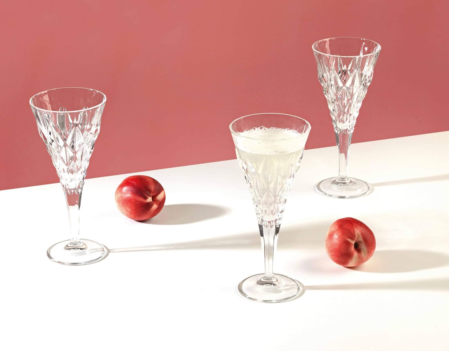 Ваза для цветов высокая. Современные распашные шкафы. Hi glass. Hi glass. Кухонный остров из стекла.