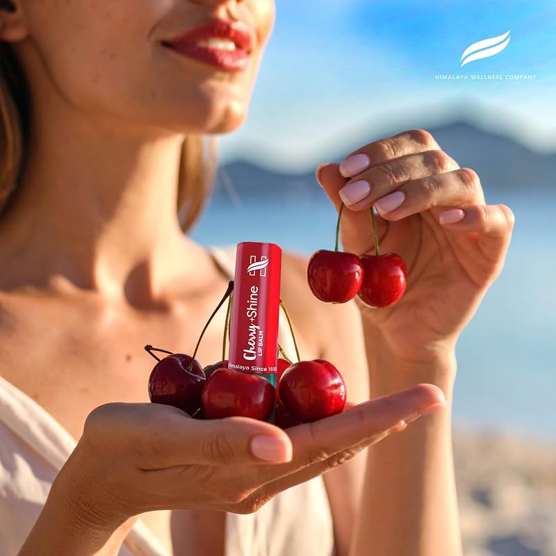 Cherry Shine Lippenbalsam mit Kirschkernöl und Vitamin E | Natürlich glänzendes Finish | Pflegt, befeuchtet und schützt die Lippen, 4,5 g