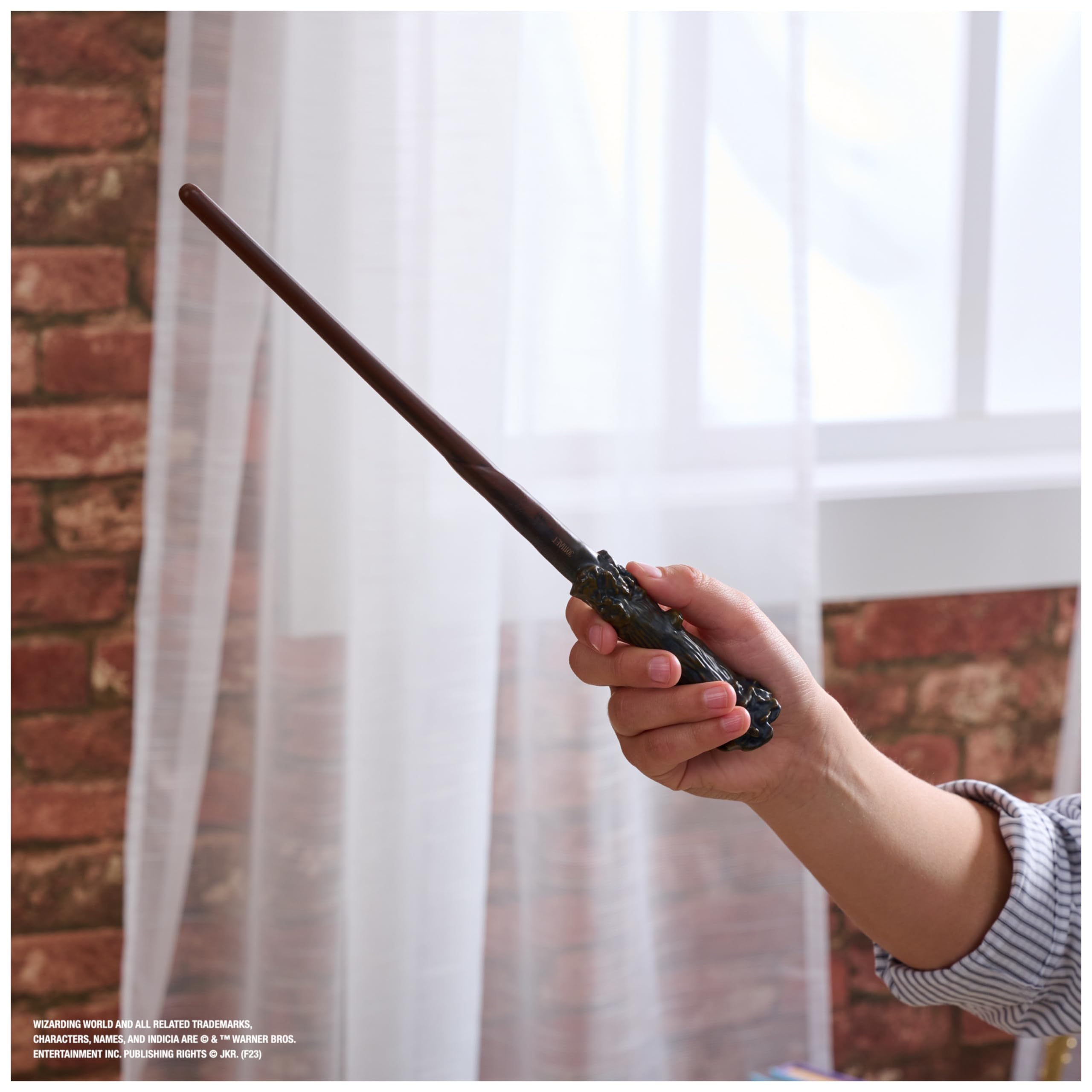 Wizarding World Harry Potter, 12-inch Magical Collector Harry Potter Wand with Stand & Die-cast Icon, Magical Creatures, Accessory for Halloween Costumes