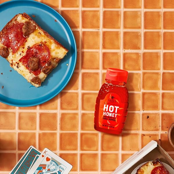 NATE’S HOT HONEY – 100% PURE HONEY INFUSED WITH HABANERO CHILI PEPPER FLAKES, AWARD-WINNING TASTE – 8 OZ SQUEEZE BOTTLE